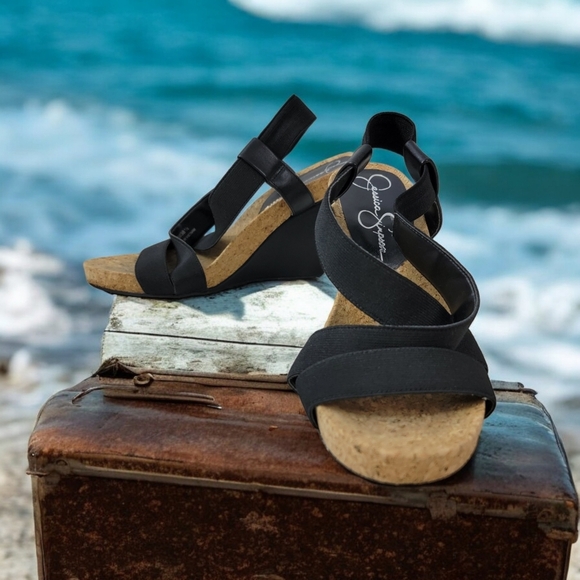 Jessica Simpson woman's Size 8.5. Strappy wedges with platform. In awesome shap. - Picture 7 of 8